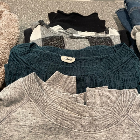 10 piece Fall / Winter clothing lot - Picture 2 of 6